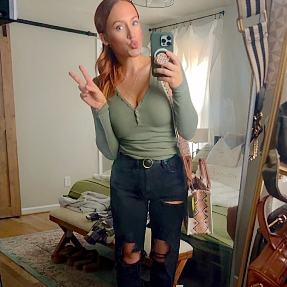 0/2/4, 32DD, 7 shoes